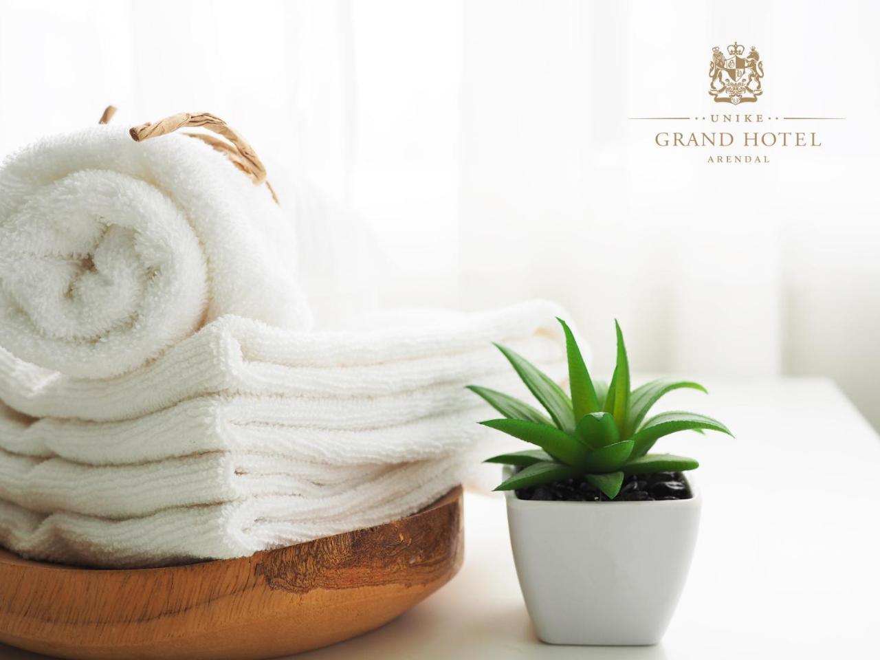 Grand Hotel Arendal - Unike Hoteller Extérieur photo